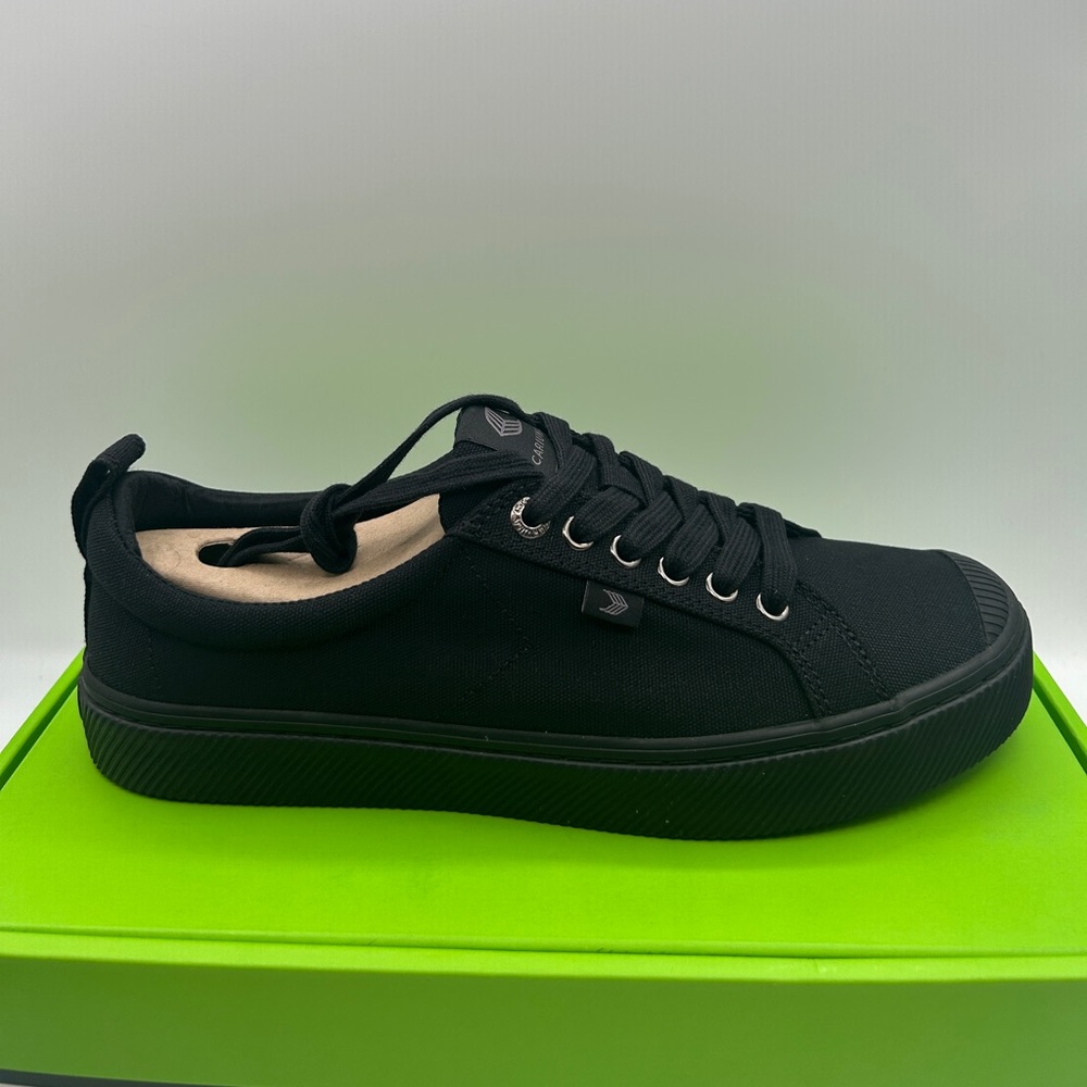 Cariuma Black Low-Top Canvas Sneakers